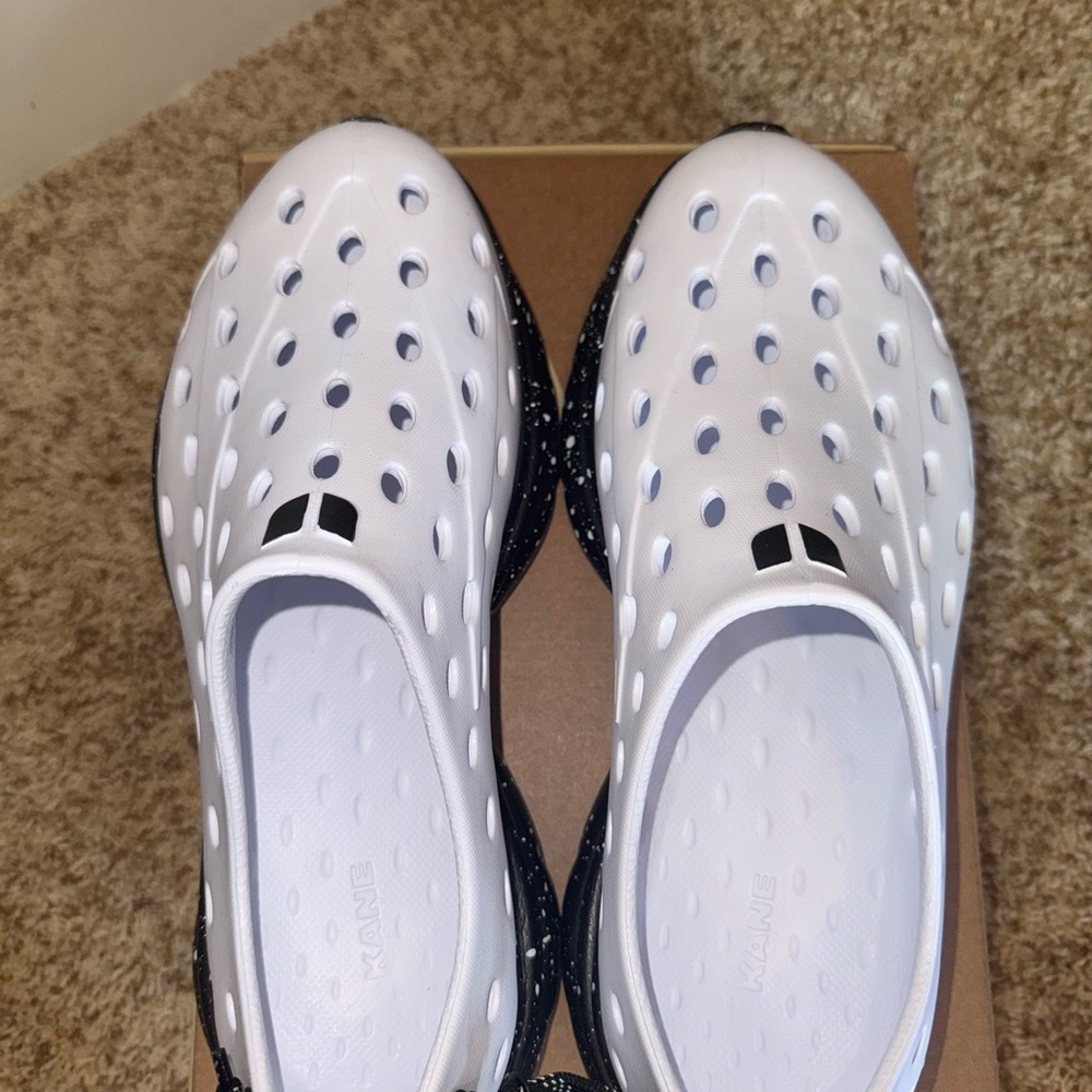 Kane Revive White/ Black Speckle